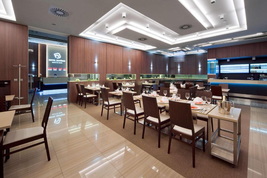 Sport & Relax Hotel Davidek 特鲁特诺夫 外观 照片